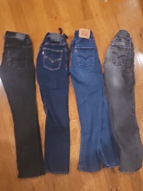 Levis jeans X 4